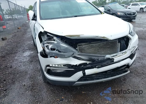 2017 Hyundai Santa Fe Sport 2.4L z USA, uszkodzony, nr VIN 5NMZUDLB5HH028162